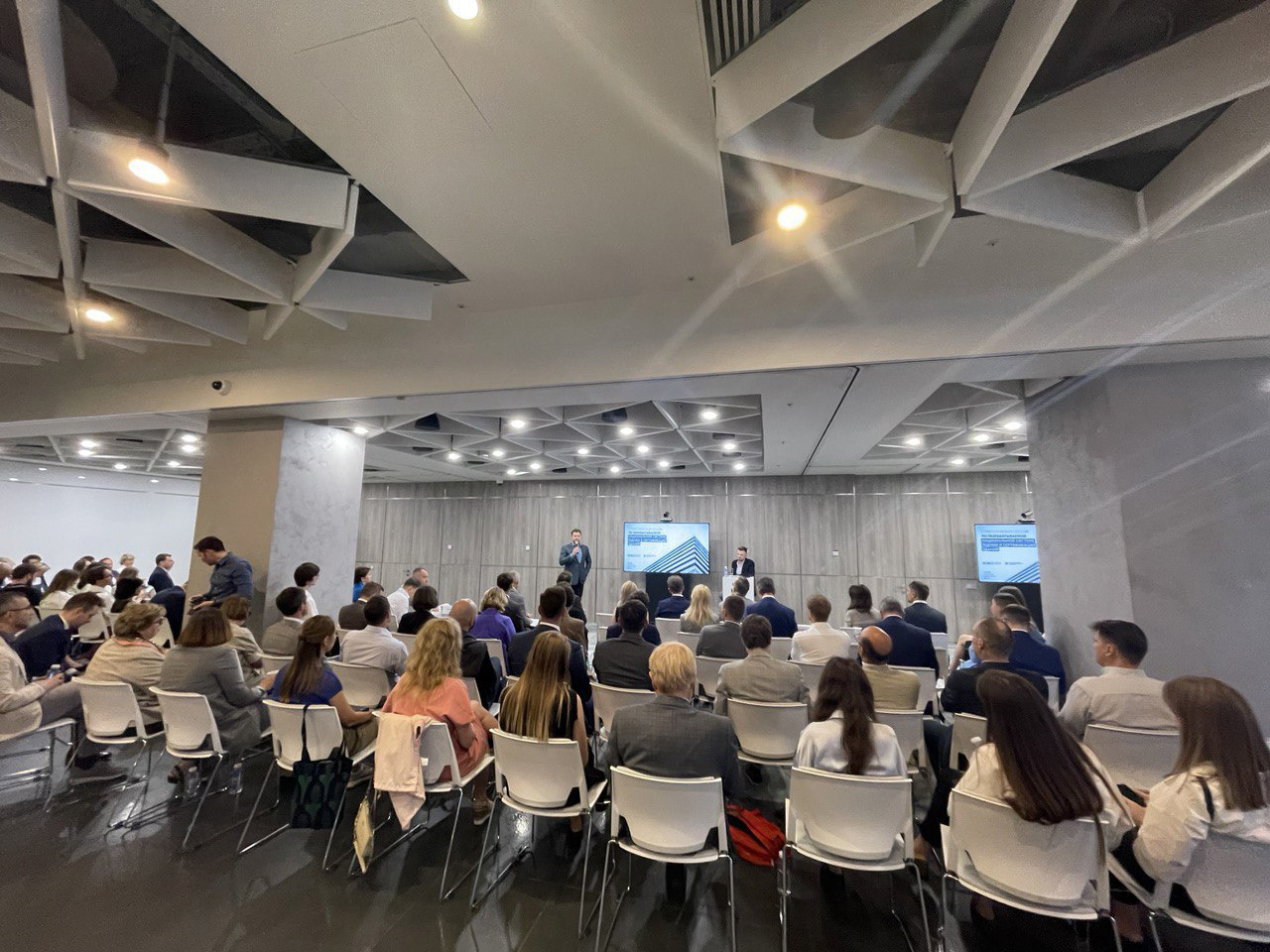 Стратегическая сессия ВЭБ.РФ и Национальный Центр ГЧП, посвященная запуску национальной системы сертификации зданий