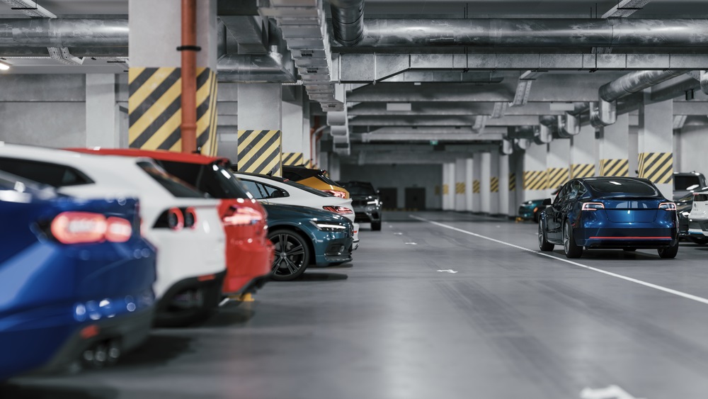 Каждую восьмую квартиру в ЖК комфорт-класса Петербурга покупают с парковочным местом